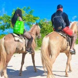 Passeggiate a cavallo, degustazione di caffè e cioccolato e spiaggia di Macao