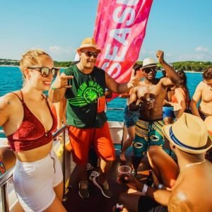 CROCIERA IN CATAMARANO PUNTA CANA CON PARTY BOAT E OPEN BAR
