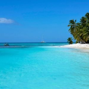 Punta Cana: Catamaran Day Trip to Catalina Island with Lunch