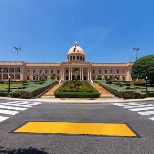 Prohlídka města Santo Domingo: Koloniální město, Los Tres Ojos, oběd