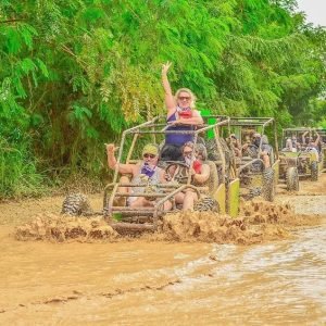 Von Bávaro: Buggy-Tour zum Strand von Macao und zur Cenote
