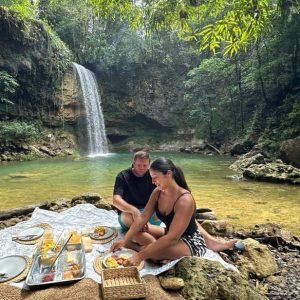 Fantastisches Abenteuer zu verstecktem Wasserfall und historischer Höhle