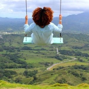 Zip Line Playa Esmeralda mit dem Berg Redonda