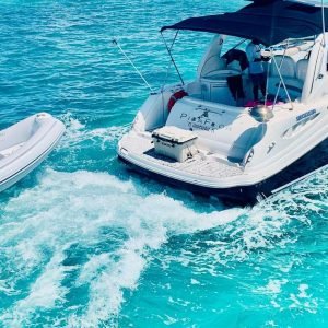 Punta Cana: Luxury Yacht Cruise with Snorkeling and Lunch